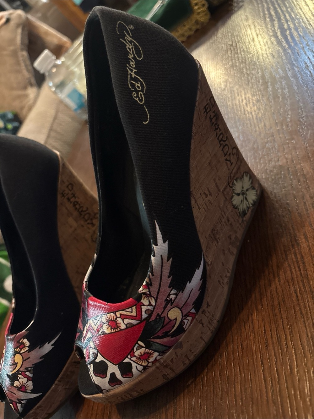 Ed Hardy Cork Wedge Peep Toe Heels Women’s Size 7 Skull Wing Tattoo Y2K Rare - Picture 4 of 13
